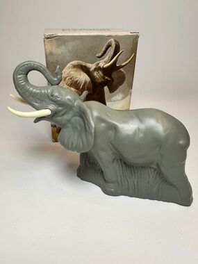 Vintage Avon Majestic Elephant Aftershave Bottle Wild Country 5.5 oz w/ Box